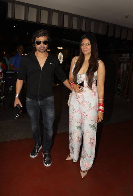 Angad-Neha and Himesh-Sonia, returning to the heart of Honeymoon, look in the pictures, the joy of the face Angad-Neha and Himesh-Sonia, returning to the heart of Honeymoon, look in the pictures, the joy of the face