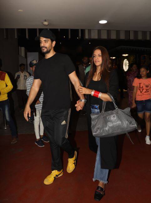 Angad-Neha and Himesh-Sonia, returning to the heart of Honeymoon, look in the pictures, the joy of the face Angad-Neha and Himesh-Sonia, returning to the heart of Honeymoon, look in the pictures, the joy of the face