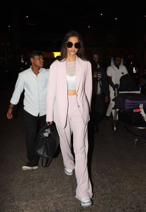 Sonam Kapoor, returning from Cannes, after the red carpet, did the airport look too impress
