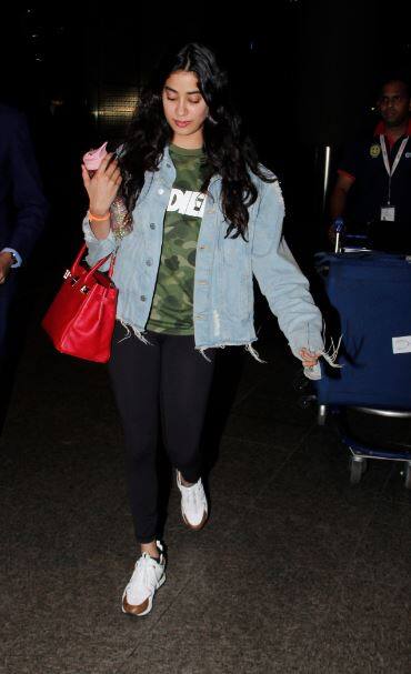 In Pics: Boney Kapoor, daughter-in-law Jahnavi Kapoor, reached the airport, embraced love