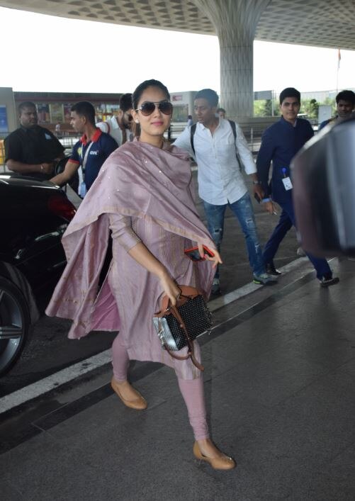 Mira Rajput, see photos with Shahid Kapoor in simple suit Mira Rajput, see photos with Shahid Kapoor in simple suit