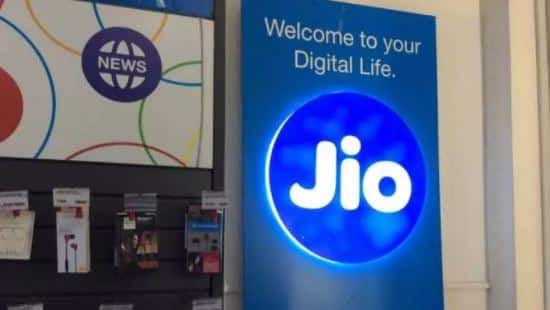Jio Vs Airtel: Both companies are giving users 100% cashback