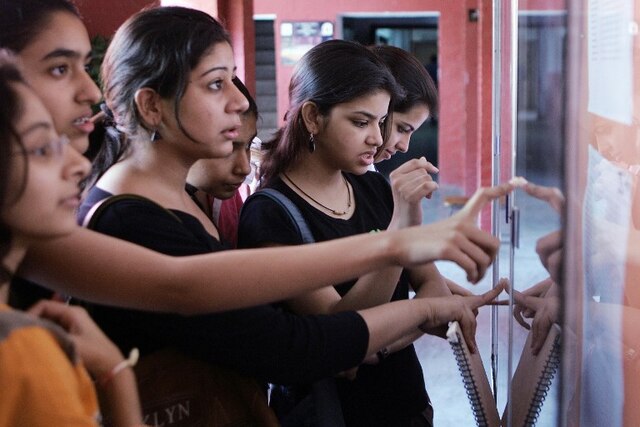 CBSE 10th Class Results 2018: 10वीं के नतीजे घोषित, 499 अंकों के साथ 4 छात्रों ने किया टॉप, यहां देखें रिजल्ट
