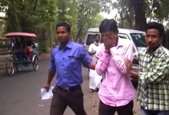 ডেবিট কার্ড, ক্রেডিট কার্ডের পর এবার শপিং কার্ডের তথ্য হাতিয়ে আর্থিক প্রতারণা, গ্রেফতার ১