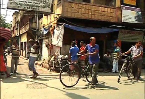 দোলের দিন যাদবপুরে মত্ত যুবকদের হাতাহাতি, থামাতে গেলে গায়ে গরম জল ঢেলে দেওয়া হল স্থানীয় বাসিন্দার
