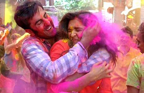 হোলি হ্যায়!! ফ্যানদের রঙিন শুভেচ্ছা বলি সেলেবদের