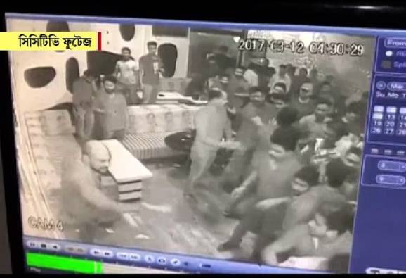 দুদলের সংঘর্ষে রণক্ষেত্র সল্টলেকের পানশালা