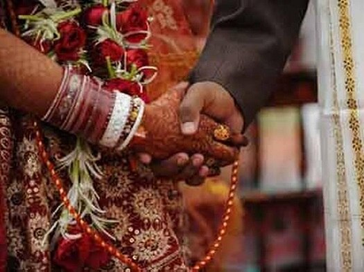 ভিডিওতে দেখুন, পাকিস্তানে সিংহের পিঠে চেপে বিয়ের আসরে পাত্র