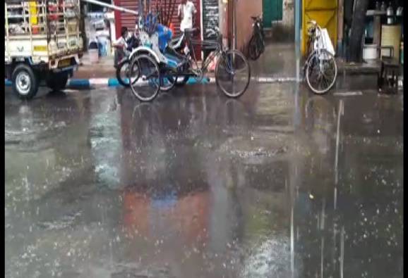 সক্রিয় নিম্নচাপ অক্ষরেখা, আজও বৃষ্টির সম্ভাবনা
