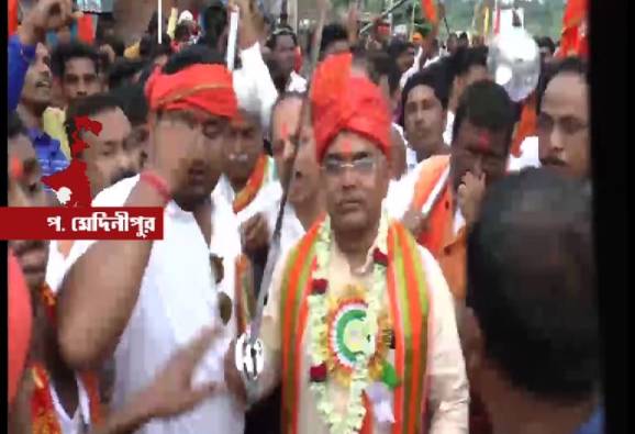 অস্ত্র হাতে খড়গপুরে মিছিল: দিলীপ ঘোষের বিরুদ্ধে জামিন-অযোগ্য ধারায় মামলা