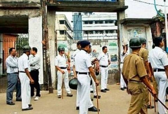 পুলিশের সঙ্গে দুর্ব্যবহার, গ্রেফতার ৩