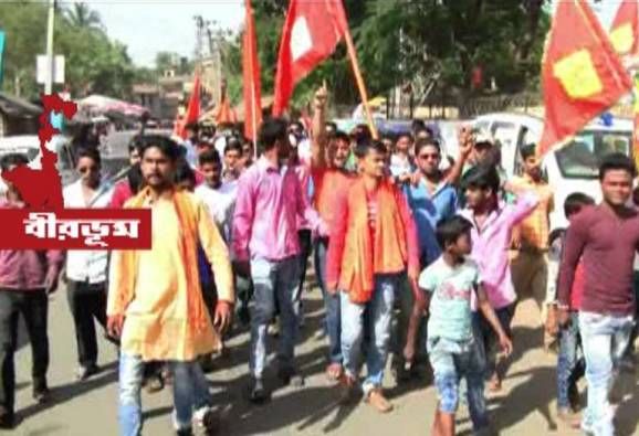 সিউড়িতে অনুমতি ছাড়াই হনুমান জয়ন্তীর মিছিল,পুলিশের সঙ্গে বচসা, ধাক্কাধাক্কি, পাল্টা লাঠিচার্জ