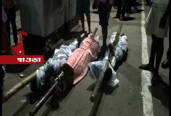 সেলফি তোলার সময় চলন্ত ট্রেনে থেকে পড়ে আহত ছাত্র, উদ্ধারে গিয়ে অন্য ট্রেনের ধাক্কায় মৃত ৩ বন্ধু