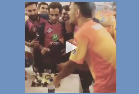 দেখুন: ‘আবে খা না, বহোত অচ্ছা কেক হ্যায়’, টিমমেটদের বললেন ধোনি
