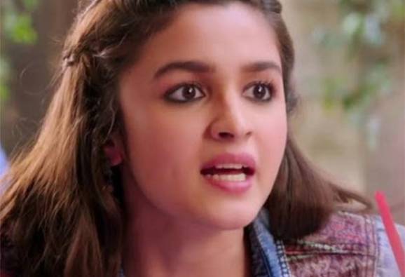 রাত তিনটেয় বান্দ্রার শুনশান রাস্তায় একা, বাউন্সার নেশায় বেসামাল, বরখাস্ত করলেন আলিয়া