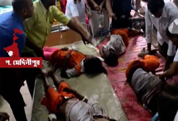 শালবনীতে লরির ধাক্কা অটোতে, মৃত ২, জখম স্কুলপড়ুয়া সহ ১৩ জন, পুলিশকে ঘিরে বিক্ষোভ
