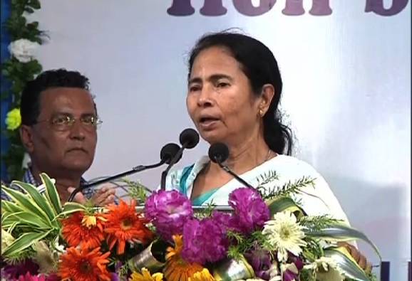 ‘মানুষকে যেন ঘটি বাটি বিক্রি করতে না হয়’, বেসরকারি হাসপাতাল ও নার্সিংহোমকে বার্তা মুখ্যমন্ত্রীর