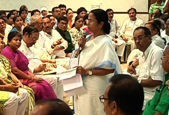 ‘মোদী-বিরোধী দলগুলিকে একজোট করার জোরদার চেষ্টা চলছে...’: দলকে বার্তা মমতার