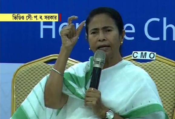 বেসরকারি স্কুলের লাগামছাড়া ফি ও চড়া ডোনেশনে ক্ষুব্ধ মুখ্যমন্ত্রী, গড়লেন সেল্ফ রেগুলেরটরি কমিশন