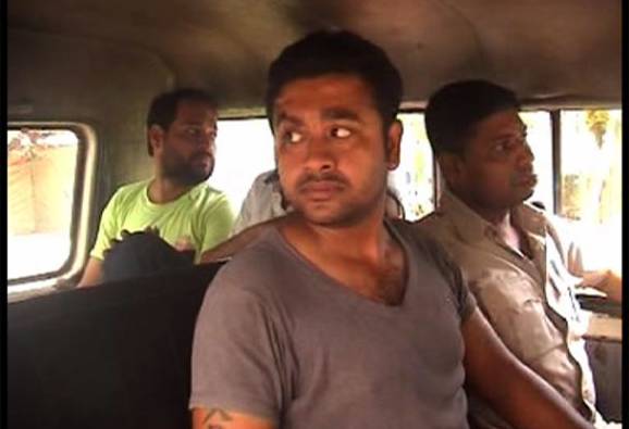 বিয়ের প্রস্তাবে নারাজ শিক্ষিকার বাড়িতে 'ভাঙচুর, মারধর ও শ্লীলতাহানি', গ্রেফতার যুবক