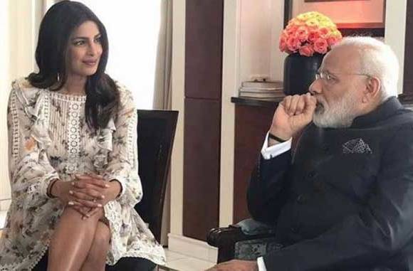 মেয়ের পোশাক খারাপ ছিল মনে করেননি প্রধানমন্ত্রী, বিতর্কের মুখে দাবি প্রিয়ঙ্কা চোপড়ার মায়ের