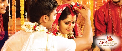 সামনে যা দেখি, জানিনা সে কি আসল কি নকল সোনা!!!