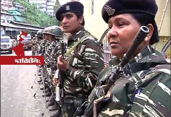 পাহাড় বনধ: বিজনবাড়িতে মোর্চার তাণ্ডব, বিডিও অফিসে আগুন, গ্রেফতার ১০
