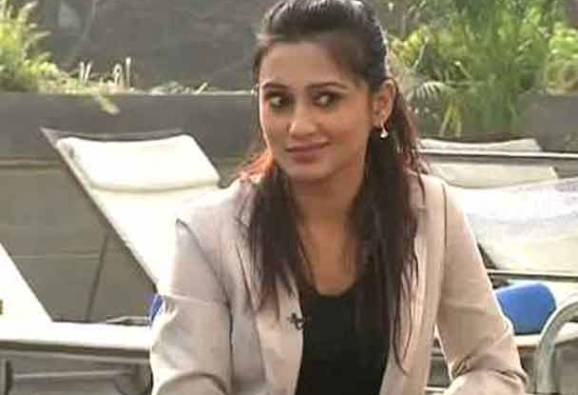 হামে আক্রান্ত, অনুষ্কার ‘পরী’ ছবি থেকে বেরিয়ে আসতে হল মিমি চক্রবর্তীকে