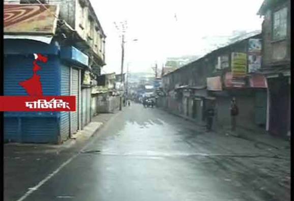 মোর্চার অনির্দিষ্টকালের বনধে ফের আগুন পাহাড়ে