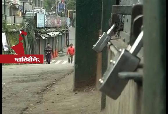 মোর্চার ডাকা ১২-ঘণ্টার ডুয়ার্স বনধে মিশ্র প্রতিক্রিয়া, মৌন মিছিল দার্জিলিঙে