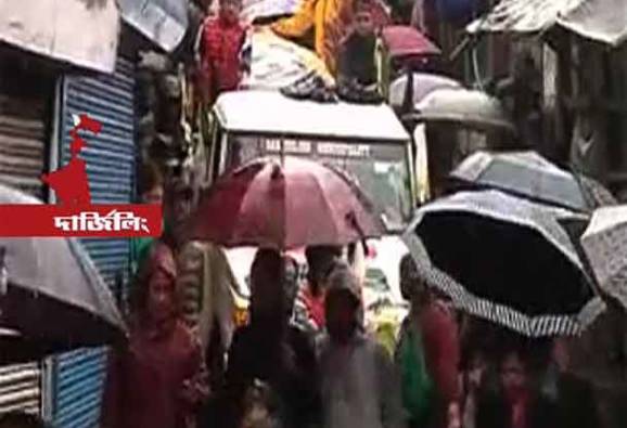 ফের অগ্নিগর্ভ পাহাড়, বহু সরকারি দফতরে আগুন ধরিয়ে দিল মোর্চা