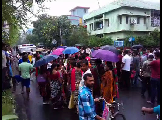 বুধবার সকালে সল্টলেকে ২ বাসের রেষারেষি, বাচ্চাকে স্কুলে ছেড়ে ফেরার পথে মহিলার মৃত্যু