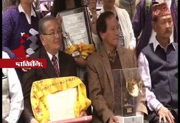 পাহাড়ে অ্যাওয়ার্ড ওয়াপসি! পুরস্কার ফিরিয়ে পৃথক রাজ্যের দাবি চার বিশিষ্ট নাগরিকের