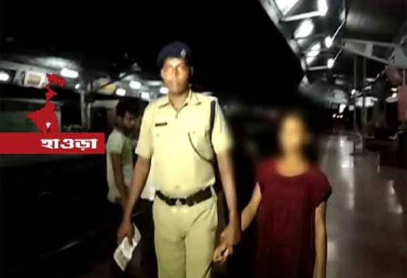 কুলগাছিয়ায় ট্রেনের সামনে ঝাঁপ, চালকের তত্পরতায় রেহাই কিশোরীর