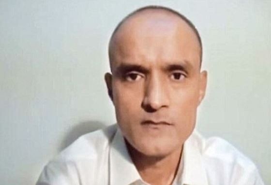 কুলভূষণের মা-কে ভিসা দেওয়ার অনুরোধ বিবেচনা করছে পাকিস্তান, তথ্য নেই, জানাল ভারত