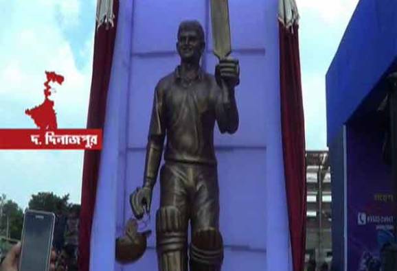বালুরঘাটে নিজের মূর্তি উদ্বোধন সৌরভের