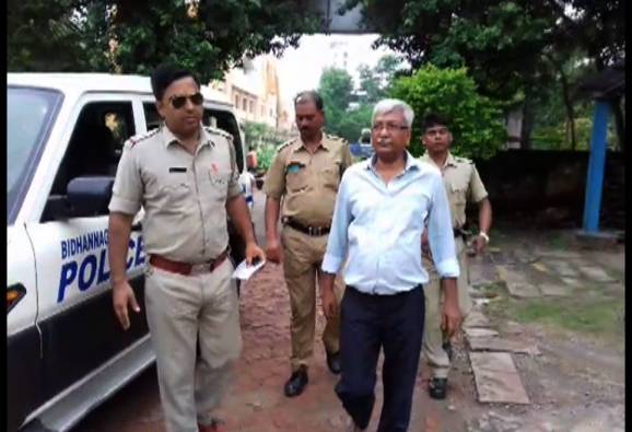 জাল নথিতে একের ফ্ল্যাট অন্যকে বিক্রির অভিযোগে গ্রেফতার তৃণমূলের প্রাক্তন কাউন্সিলর তথা বিজেপি নেতা অনুপম দত্ত