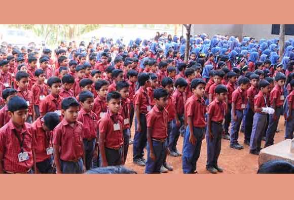 ভাল ছাত্ররা পরবে সাদা জামা, লাল চেক জামা পিছিয়ে পড়াদের; কেরলের স্কুলে আজব ফতোয়া