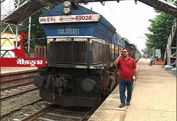 উত্তরবঙ্গে প্রবল বৃষ্টি, মাঝপথ থেকে ফিরল দার্জিলিং মেল, আটক ও বাতিল বহু দূরপাল্লার ট্রেন, চরম দুর্ভোগে যাত্রীরা