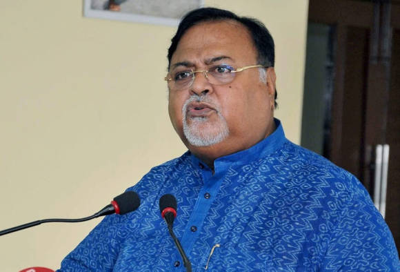 এবার সরকারি স্কুলে প্রাথমিক স্তরেই ইংরেজি মাধ্যম, জানালেন শিক্ষামন্ত্রী পার্থ চট্টোপাধ্যায়