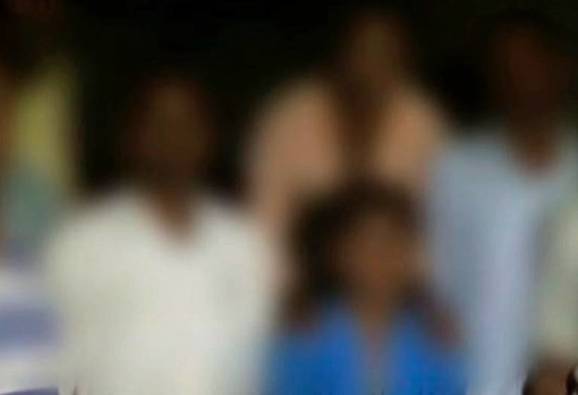 ক্লাস কামাই, শাস্তি দিতে পড়ুয়াদের মুখ কয়লা দিয়ে কালো করে রাস্তায় হাঁটাল শিক্ষক