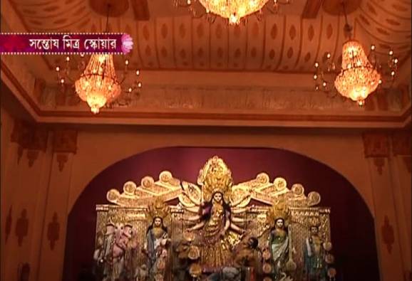 নবমীর রাতে মণ্ডপে আগুন, ১৪-ঘণ্টা বন্ধ থাকার পর খুলল সন্তোষ মিত্র স্কোয়ারের মণ্ডপ