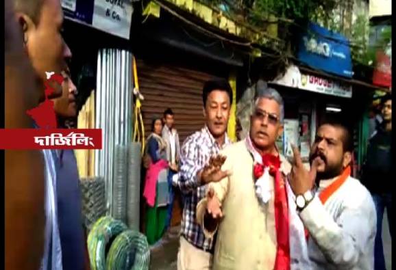 পাহাড়ে নিগৃহীত দিলীপ ঘোষ, বিনয়পন্থীদের বিক্ষোভের জেরে সভা বাতিল, বাইরে প্রহৃত অনুগামীরা
