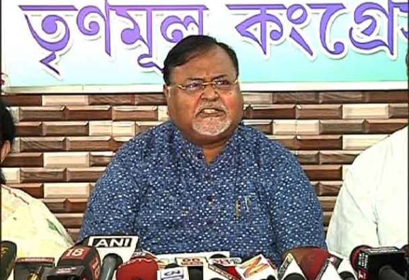 ‘মুকুল কাঁচরাপাড়ায় কাঁচরাবাবু, জমিদারি চালাতেন, দল হাঁফ ছাড়ল’, পাল্টা পার্থ