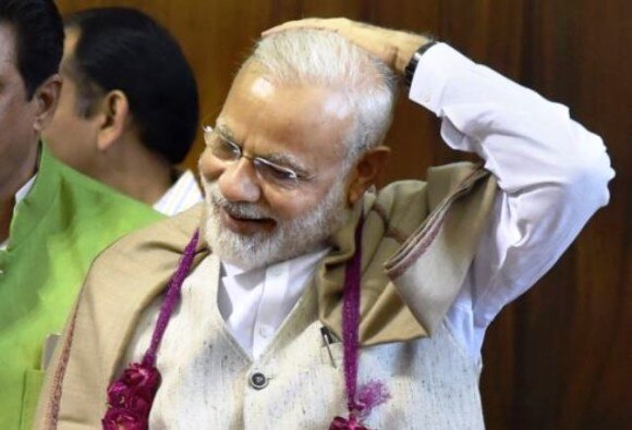 বিয়ে করবেন নরেন্দ্র মোদীকে- যন্তরমন্তরে ধর্নায় বসেছেন এই মহিলা