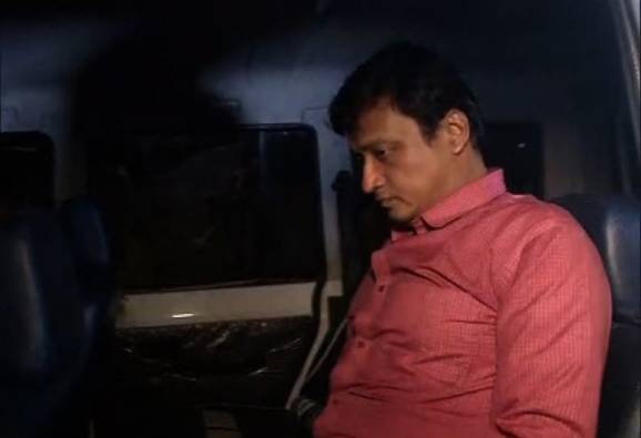 ৩ বছর ধরে মৃত মাকে রেখে দিয়েছিল ফ্রিজে, রাসায়নিক মাখিয়ে, নাড়িভুঁড়ি বার করে, রবিনসন স্ট্রিটকে ছাপিয়ে গেল বেহালার এই ঘটনা