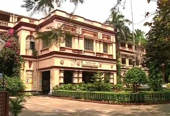 যাদবপুর বিশ্ববিদ্যালয়ে পিওন পদের জন্য আবেদন পিএইচডির, ইন্টারভিউতে বি-টেক থেকে এম-টেক!