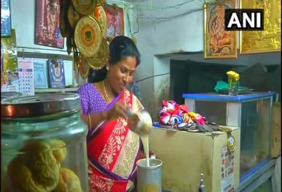 সংসার ও খেলার খরচ চালাতে চায়ের দোকান চালান সোনার পদকজয়ী মহিলা অ্যাথলিট