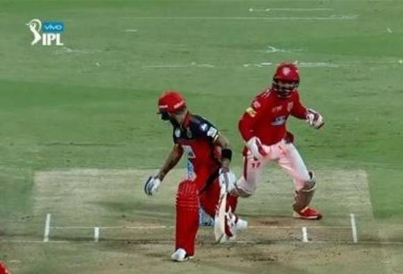 দেখুন: মুজিবের এই ম্যাজিক ডেলিভারিতে পরাস্ত কোহলি