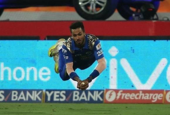 দেখুন: দিল্লি ডেয়ারডেভিলসের বিরুদ্ধে হার্দিক পান্ড্যর অবিশ্বাস্য ক্যাচ